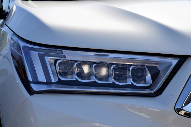 concession-ROUGIERS-min_acura-headlamp-2834131